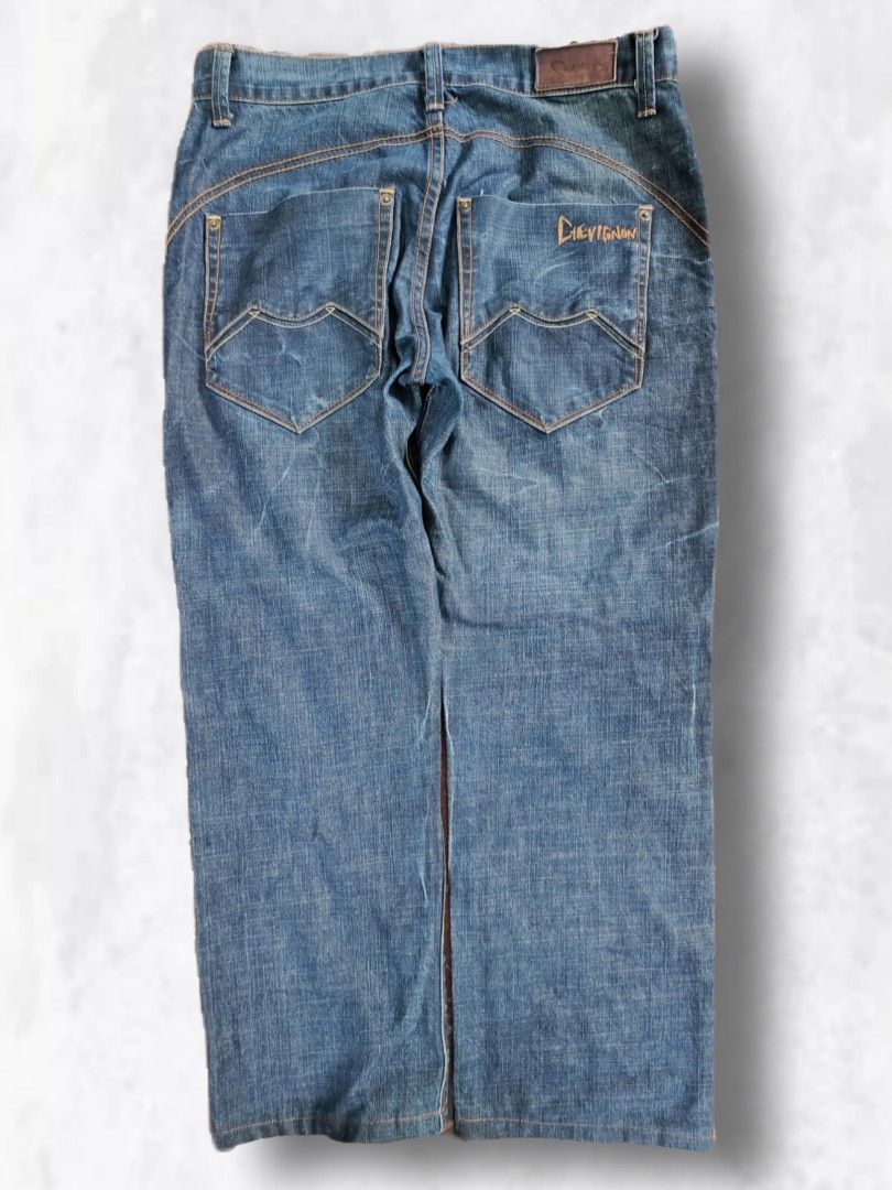 Vintage Chevignon Men's Pants (Category: Jeans) located in Manila. Submitted by bei.ru (Listing ID 1337141077, Image 2). Description: Dimes Waist: 30-32 Length: 36 Thigh: 10 Leg Op: 8 📌Good as new 📌Color Condition 10/10 📌Payment: Gcash payment first 📌Gcash + Shipping Fee LALAMOVE OR JNT!.