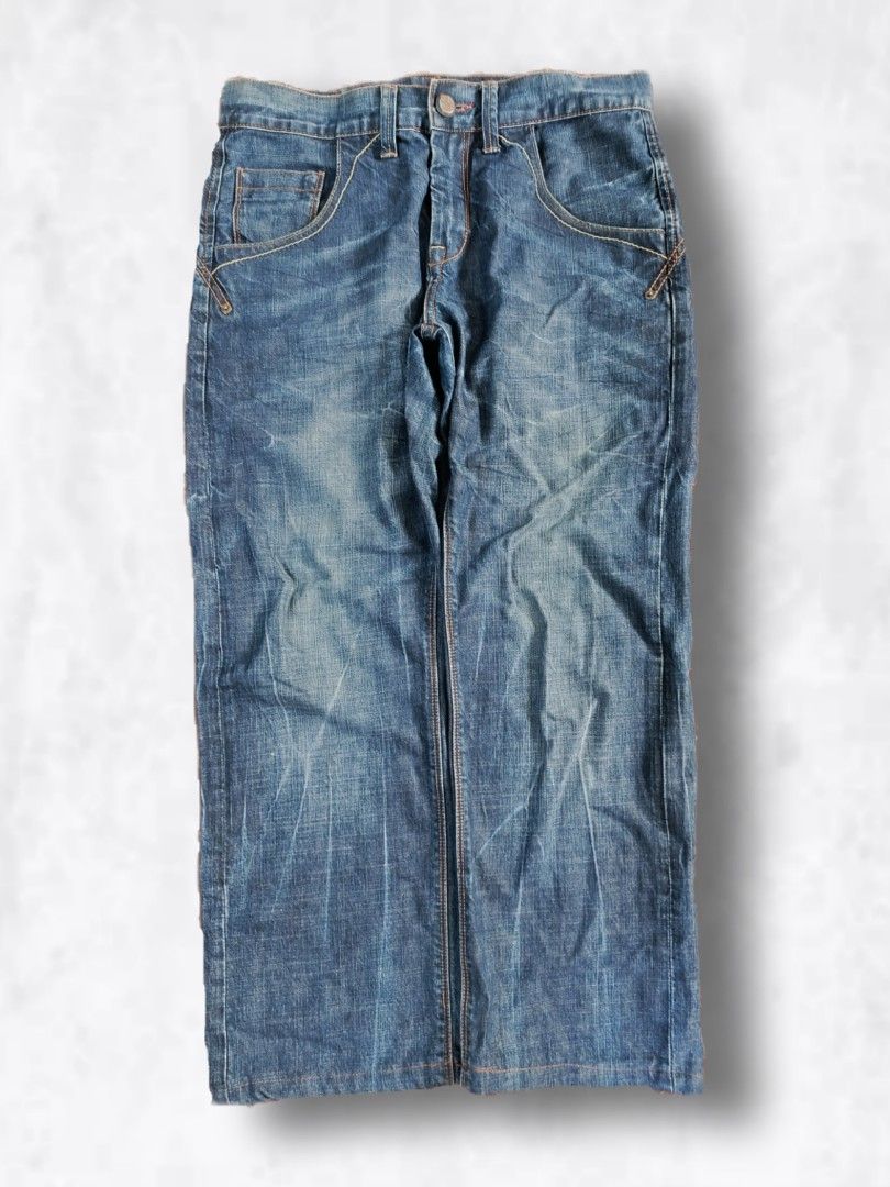 Vintage Chevignon Men's Pants (Category: Jeans) located in Manila. Submitted by bei.ru (Listing ID 1337141077, Image 1). Description: Dimes Waist: 30-32 Length: 36 Thigh: 10 Leg Op: 8 📌Good as new 📌Color Condition 10/10 📌Payment: Gcash payment first 📌Gcash + Shipping Fee LALAMOVE OR JNT!.