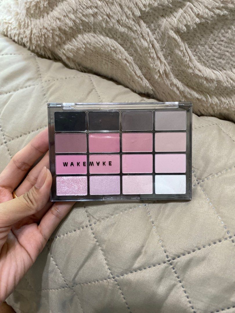 Wakemake Black Hush Blurring Eyeshadow Palette (Category: Makeup) located in Cavite. Submitted by springbreeze.ph (Listing ID 1337120672, Image 1). Description: - 100% authentic - bought from Olive Young 🇰🇷 - never been used - just swatched p/s: this costs at least 1.4k on online shops rfs: i own too many eyeshadow palettes with the same color story.