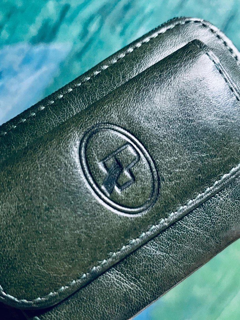 Wallet Vintage (Category: Wallets & Card holders) located in Antipolo. Submitted by MSelection (Listing ID 1337236726, Image 2). Description: Genuine Leather.