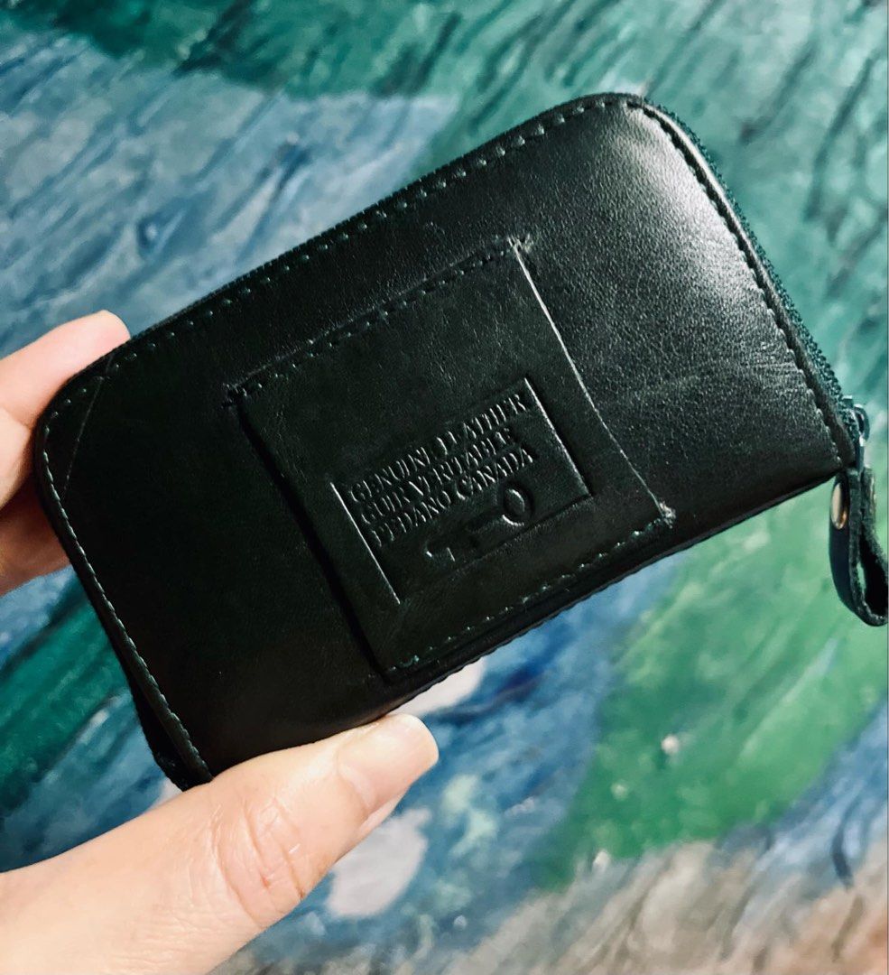 Wallet Vintage (Category: Wallets & Card holders) located in Antipolo. Submitted by MSelection (Listing ID 1337236726, Image 3). Description: Genuine Leather.