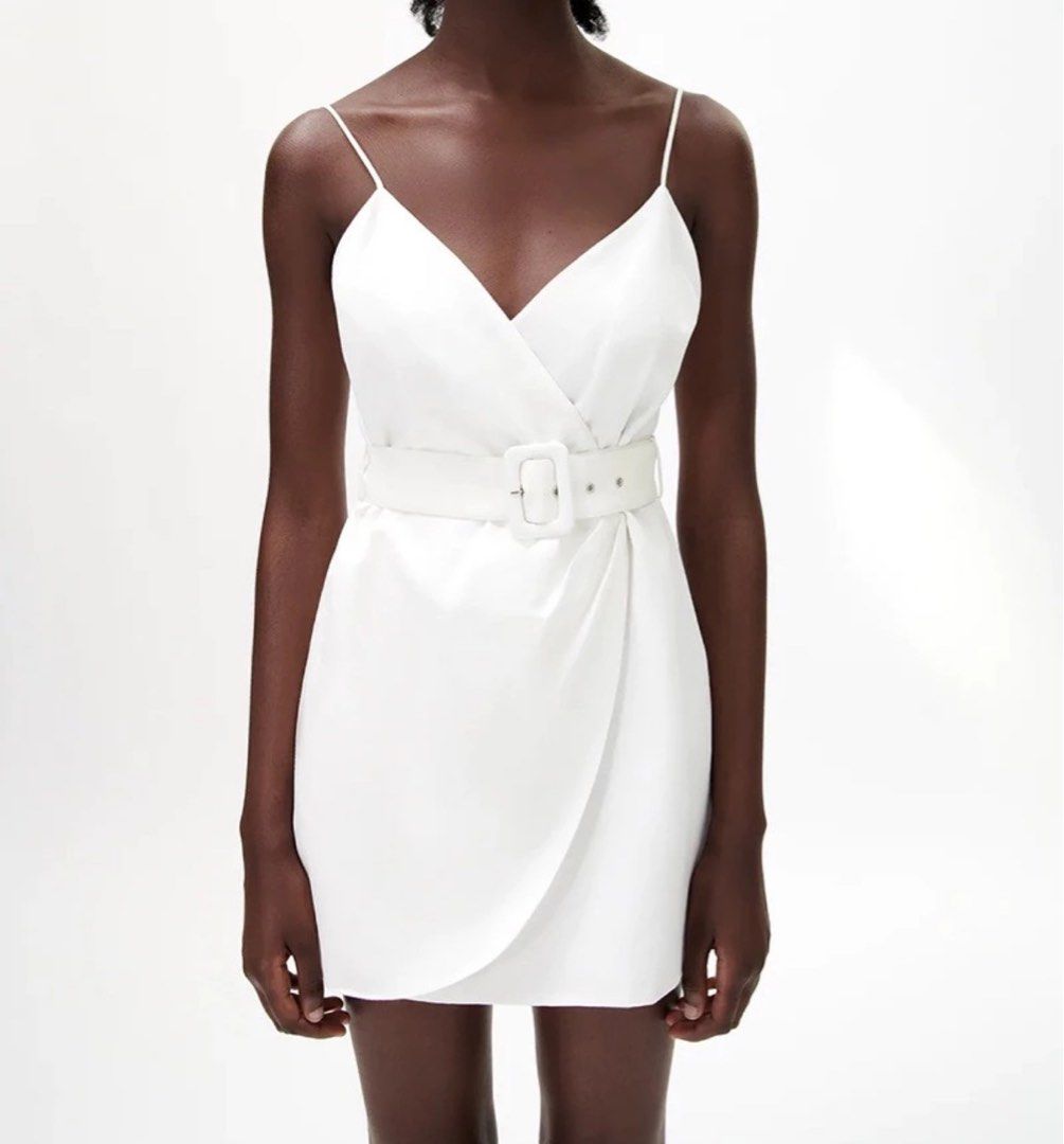 White linen dress with belt (Category: Dresses) located in Bacoor. Submitted by _declutterwithjess (Listing ID 1337072802, Image 1). Description: 📌Linen material + belt included, good material and looks new pa! 📌Bought for 900 pesos firm with 750 📌can send ww and detailed pictures of the dress if requested 📌straps adjustable Rfs: decluttering– hard to let go ❗️ Mop: Gcash, bpi, bdo & chinabank ❗️ NO RETURN NO EXCHANGE NO REFUND SF(LBC)/Grab/l