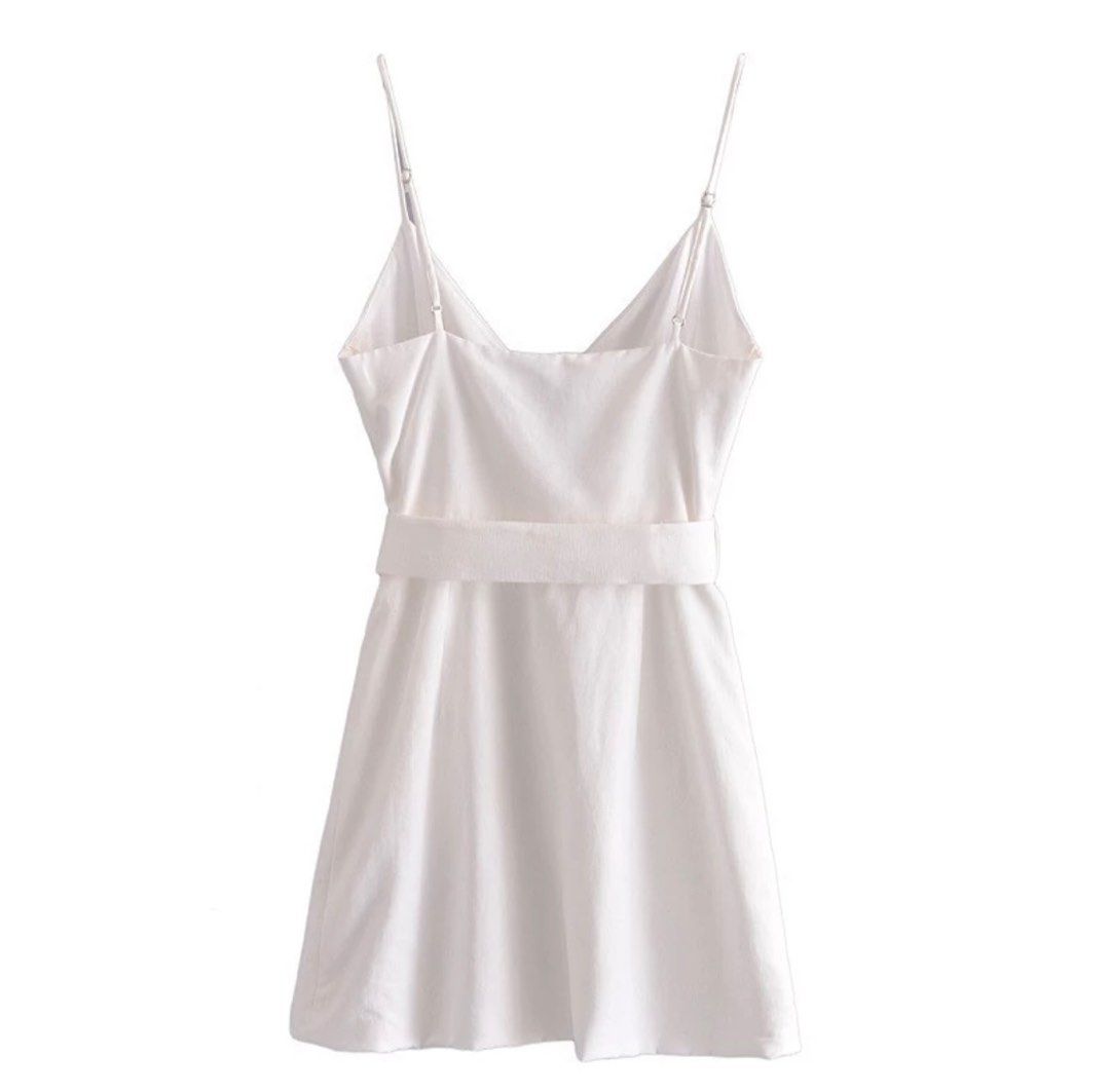 White linen dress with belt (Category: Dresses) located in Bacoor. Submitted by _declutterwithjess (Listing ID 1337072802, Image 2). Description: 📌Linen material + belt included, good material and looks new pa! 📌Bought for 900 pesos firm with 750 📌can send ww and detailed pictures of the dress if requested 📌straps adjustable Rfs: decluttering– hard to let go ❗️ Mop: Gcash, bpi, bdo & chinabank ❗️ NO RETURN NO EXCHANGE NO REFUND SF(LBC)/Grab/l