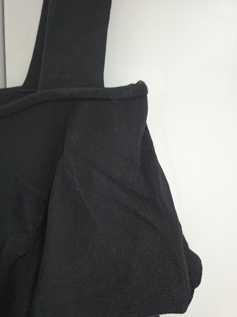 ZARA - knitted top (Category: Sleeveless) located in Cainta. Submitted by piper8 (Listing ID 1337081596, Image 3). Description: selling coz it doesnt fit me anymore Kili kili to kili kili (laid flat): 12 1/4" Bottom length (laid flat) : 14" Shoulder to bottom (laid flat: 18" Strap Length (laid flat): 7.6".