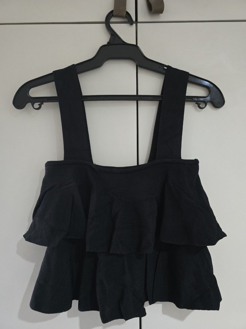 ZARA - knitted top (Category: Sleeveless) located in Cainta. Submitted by piper8 (Listing ID 1337081596, Image 1). Description: selling coz it doesnt fit me anymore Kili kili to kili kili (laid flat): 12 1/4" Bottom length (laid flat) : 14" Shoulder to bottom (laid flat: 18" Strap Length (laid flat): 7.6".