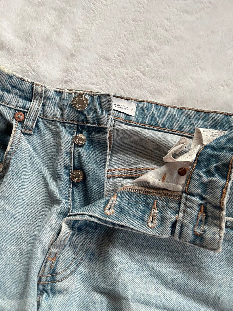 zara denim jeans (Category: Jeans) located in Tuguegarao City. Submitted by orymiming (Listing ID 1337172722, Image 3). Description: size eur 34 can fit xs - semi m i’m 5’2 for reference .