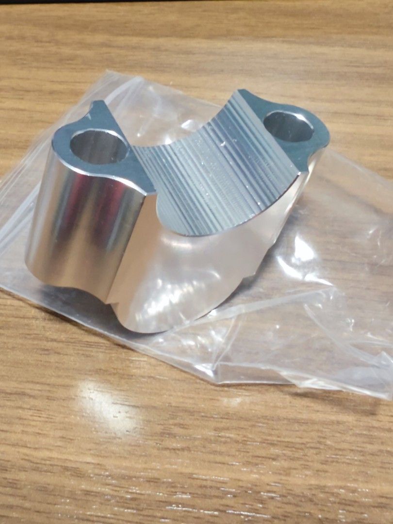 28mm riser (Category: Motorcycle Accessories) located in Singapore. Submitted by charlietham (Listing ID 1333861375, Image 2). Description: 28mm handlebar. 30mm tall. Self collect at 132 Geylang East Avenue.