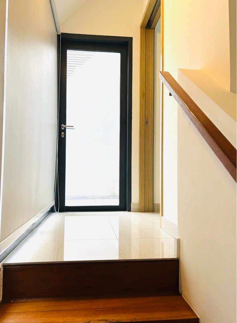 Where can I find a 2-bedroom penthouse apartment with sea views in ...