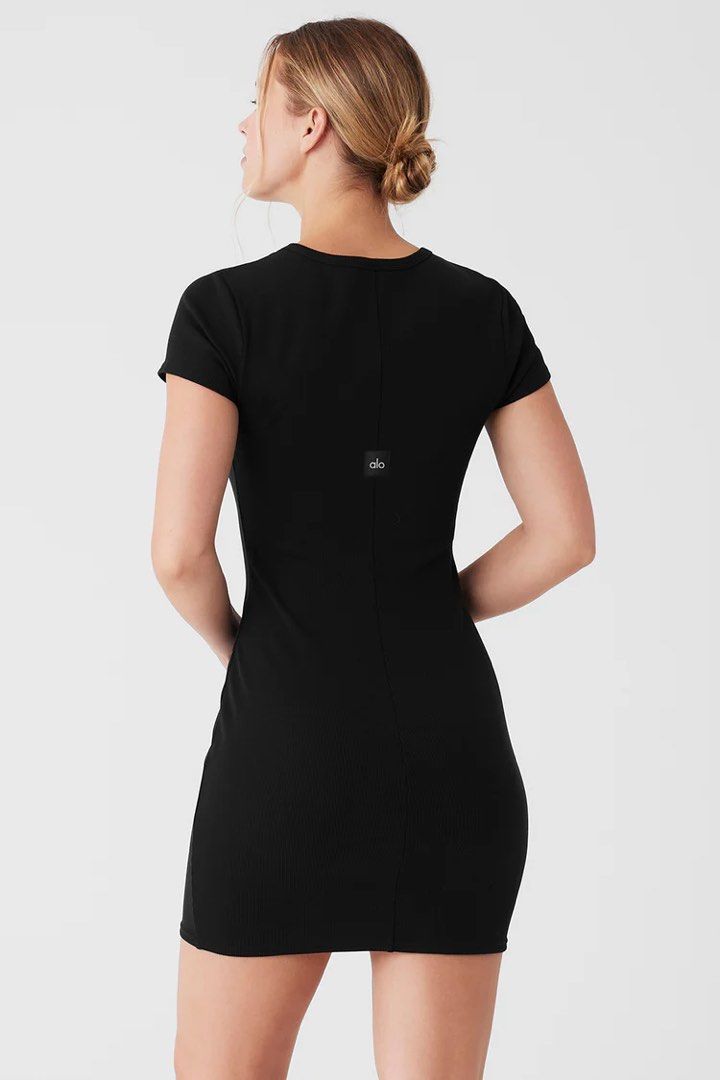 Alo Goddess Ribbed Short Sleeve Dress, Women's Fashion, Dresses & Sets,  Dresses on Carousell