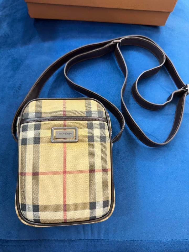 Authentic Burberry Messenger bag (Category: Luxury Bags & Wallets) located in Quezon City. Submitted by jhaediah (Listing ID 1334175510, Image 1). Description: 💥 SALE 💥 - Burberry crossbody bag - Authentic 💯 - Small size - Inclusion: with original box.