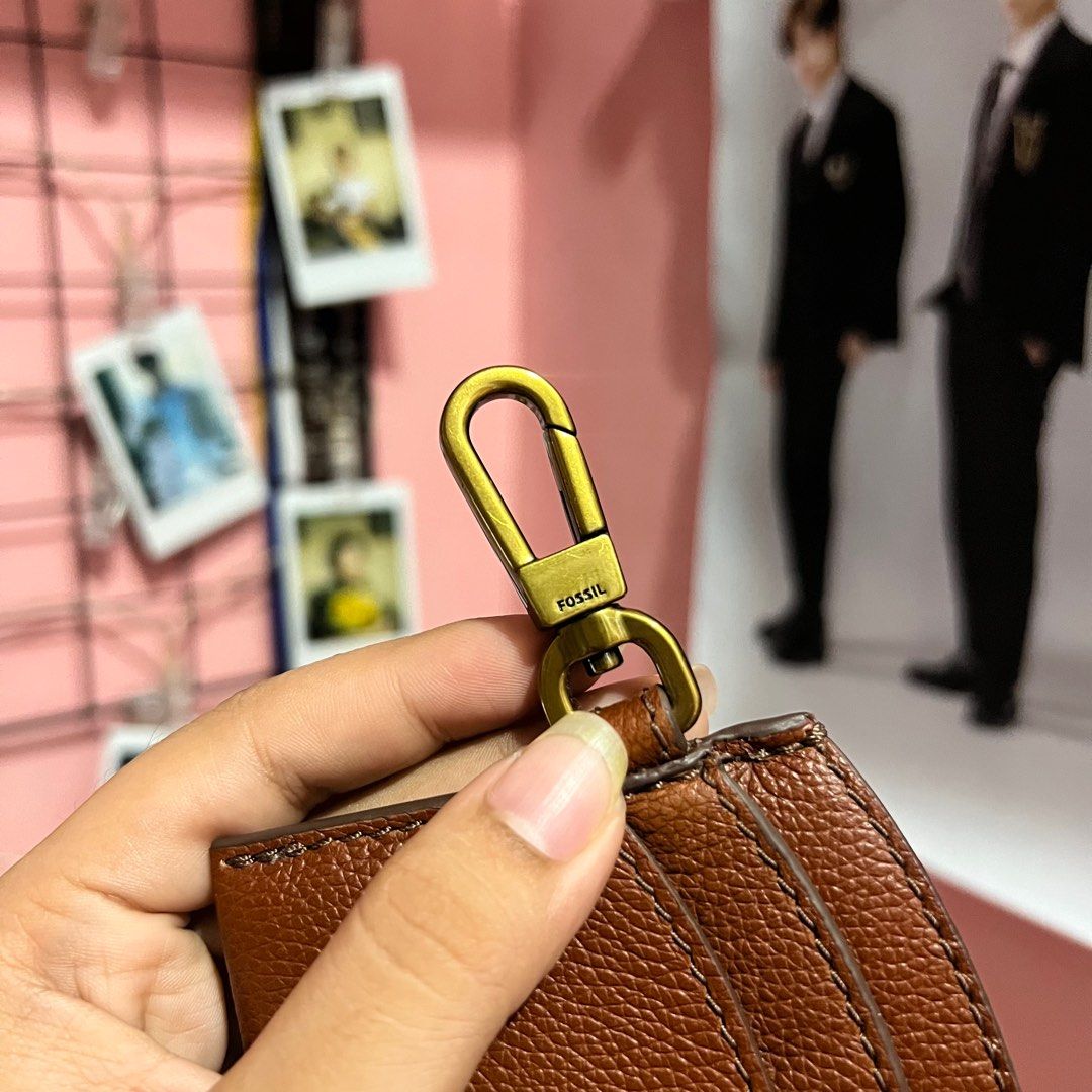 Authentic Fossil Sofia Card Holder Case Brown (Category: Luxury Bags & Wallets) located in Taal. Submitted by errday.trends (Listing ID 1334052345, Image 2). Description: 100% authentic, money back guarantee if proven fake💗.