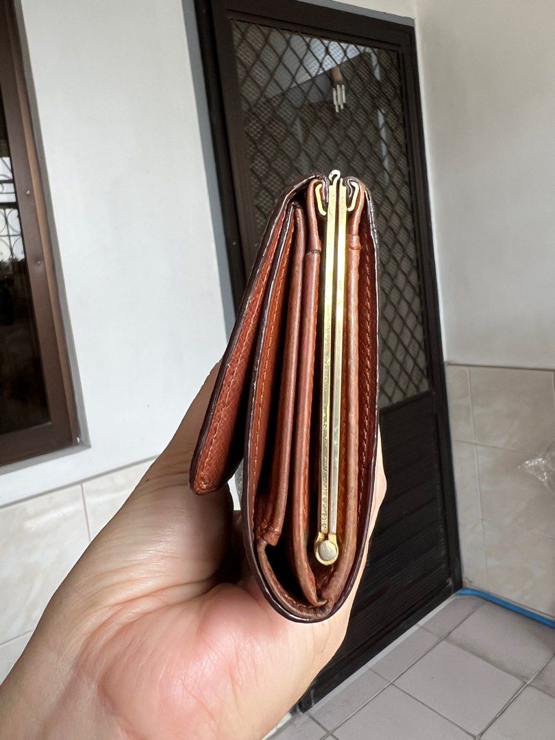 Authentic lv louis vuitton kisslock small wallet (Category: Luxury Bags & Wallets) located in Caloocan City. Submitted by alavishglam (Listing ID 1334130238, Image 2). Description: .