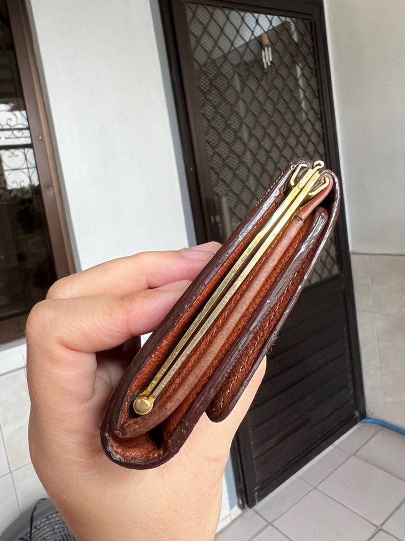 Authentic lv louis vuitton kisslock small wallet (Category: Luxury Bags & Wallets) located in Caloocan City. Submitted by alavishglam (Listing ID 1334130238, Image 3). Description: .