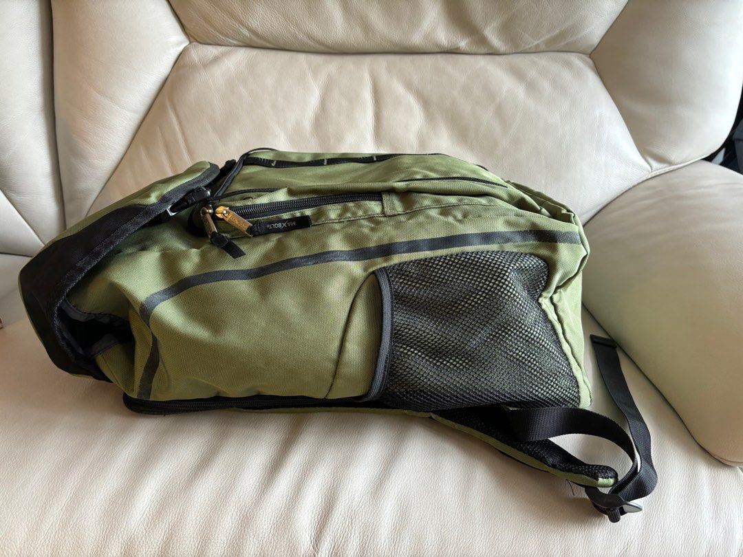 Backpack （分類：背包）位於 Hong Kong。 由 au123 提交（商品編號 1334045916，圖片 3）。簡介： The size 高H:43cm 濶W:30cm 深D18cm New Multifunctional backpack 。