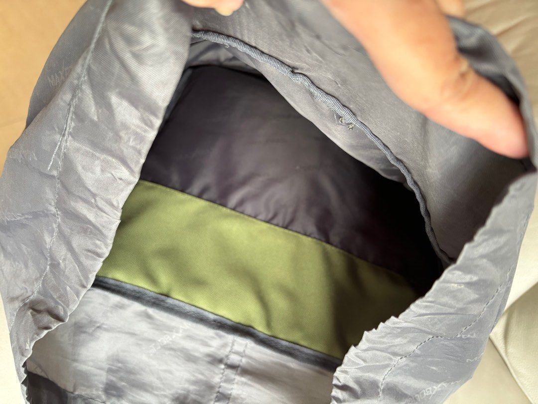 Backpack （分類：背包）位於 Hong Kong。 由 au123 提交（商品編號 1334045916，圖片 5）。簡介： The size 高H:43cm 濶W:30cm 深D18cm New Multifunctional backpack 。