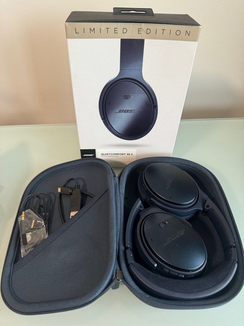 BOSE QUIET COMFORT 35 II (Category: Headphones & Headsets) located in Pasig City. Submitted by koyawantstoshop (Listing ID 1334011562, Image 1). Description: BOSE QUIET COMFORT 35 II Limited Edition (Midnight Blue) Complete with box and wires Condition: Used, ear pads need to be replaced RFS: Decluterring Bought last 2019 in the US .