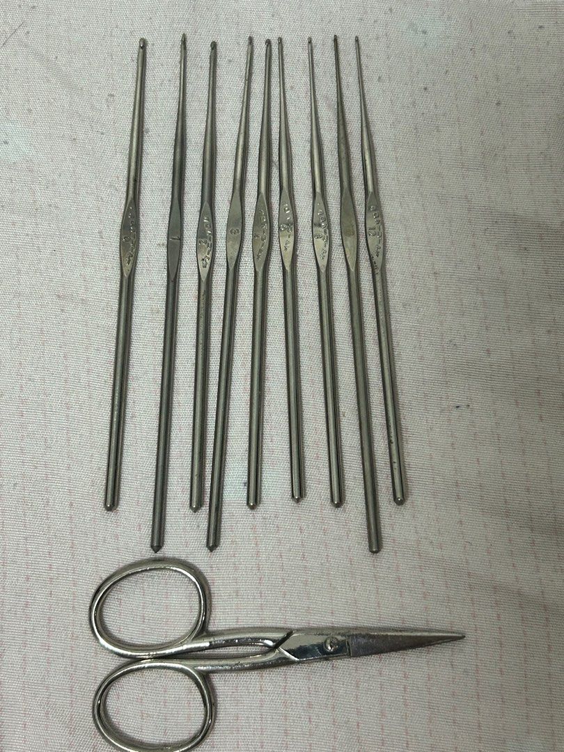 Clover Crochet Hook Metal Set with Leather Case (Category: Craft Supplies & Tools) located in Makati City. Submitted by luizamtups (Listing ID 1334129608, Image 2). Description: .