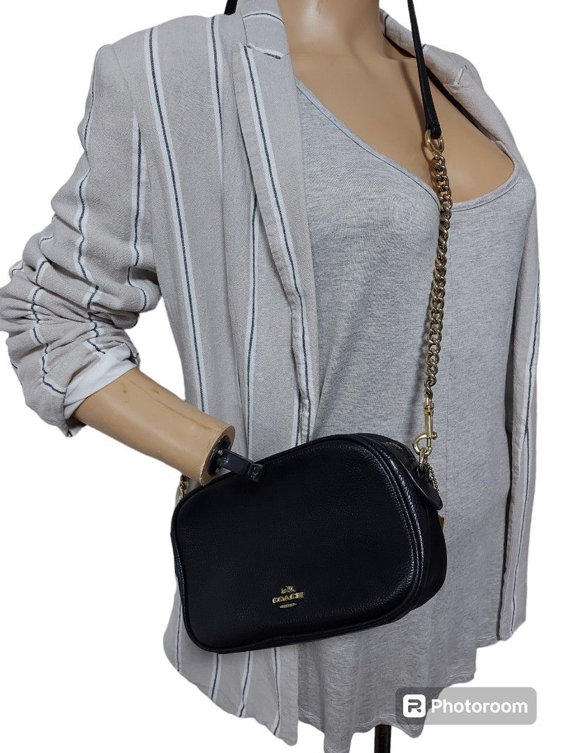 COACH (Category: Cross-body Bags) located in Rizal. Submitted by KCS0001 (Listing ID 1334169831, Image 2). Description: Original Coach Isla Camera Bag 4500 down to 3500 (LP) + sf with minimal signs of usage, fadings sa hardwares small size.