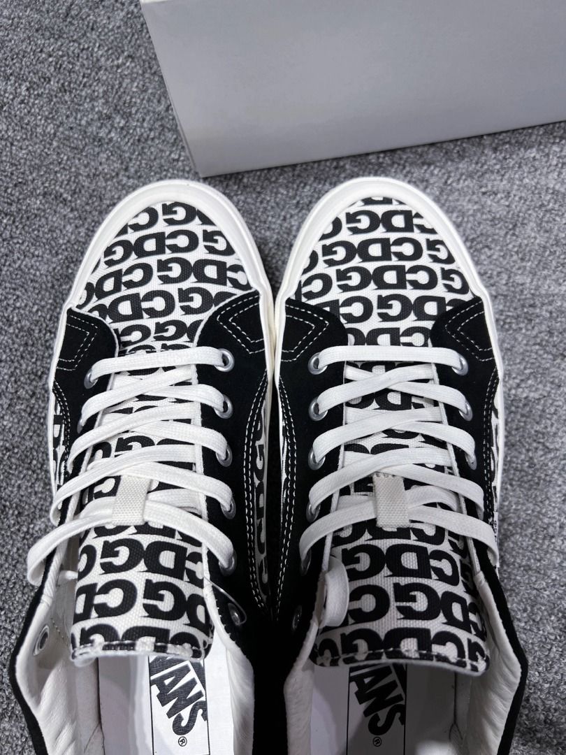 Cdg play vans clearance