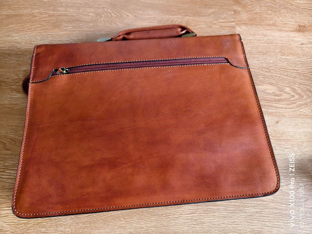 Document bag (Category: Briefcases) located in Subang Jaya. Submitted by kcyeoh888 (Listing ID 1334029062, Image 2). Description: Christina Rui Full Leather bought from Europe.