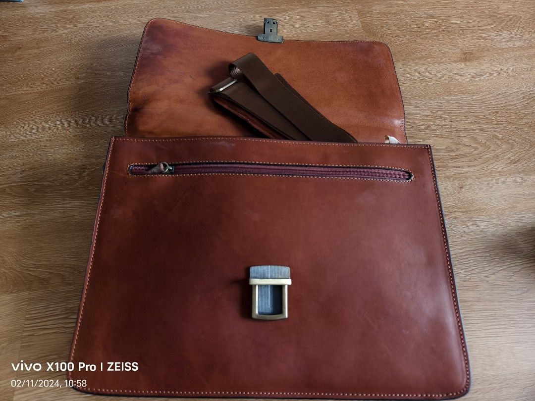 Document bag (Category: Briefcases) located in Subang Jaya. Submitted by kcyeoh888 (Listing ID 1334029062, Image 3). Description: Christina Rui Full Leather bought from Europe.