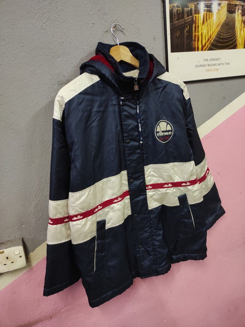 ellesse vintage vtg 90s japan parka jacket sweater windbreaker hoodie hooded lining fleece (Category: Coats, Jackets and Outerwear) located in Jerteh. Submitted by zulkar_bundle (Listing ID 1334101131, Image 3). Description: 📍pit 23 labuh 31 (inch) 📍condition cun (rujuk gambar dengan teliti) 📍pos bayar j&t (tambah rm8 sm / rm13 ss siap pos) 📍baju belum dibasuh 📍bundle bukan baru 📍baju baru keluar guni 📍PENTING📍 ‼️ siapa cepat dia dapat ( 