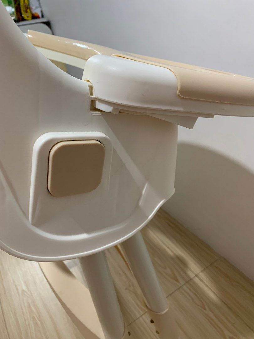 Foldable Khaki High Chair (Category: Baby High Chairs) located in Silang. Submitted by vrenny (Listing ID 1334080632, Image 3). Description: Mattress and seatbelt not included Madumi na po kase kaya tinanggal ko na. May nabbili nmn nun sa orange basket. Sf c/o buyer.