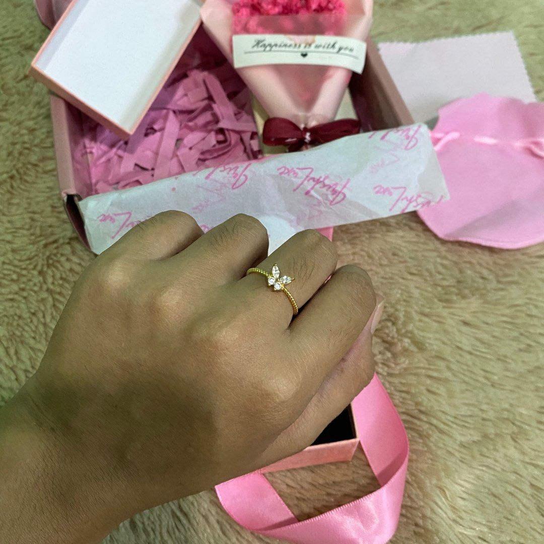 Irish Luxe Co Ring (Category: Rings) located in Santa Rosa. Submitted by izziah (Listing ID 1334100683, Image 2). Description: sold as packaged •details• 📎 irish luxe co brand, bought it around 500+ 📎 18k plated stainless steel.