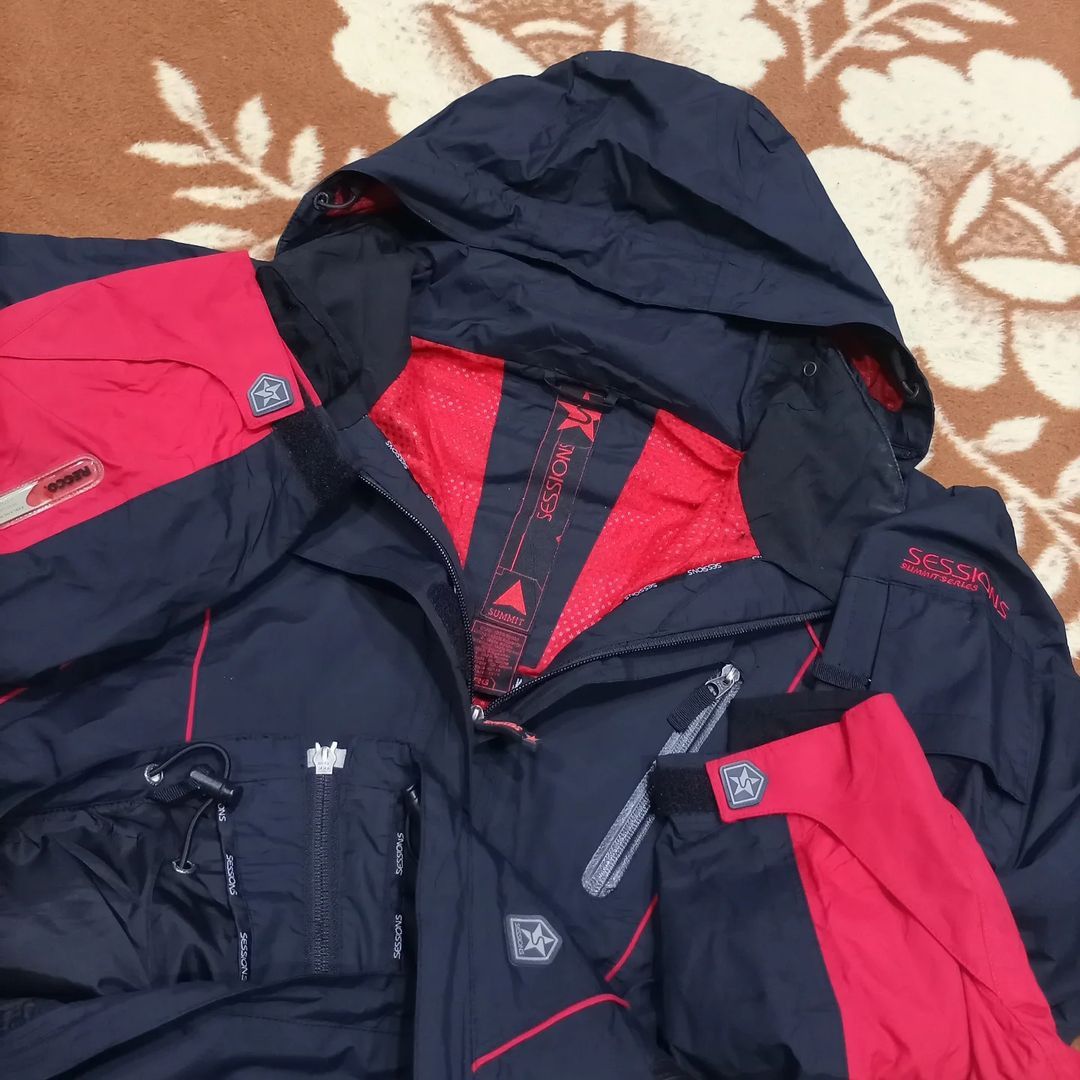 jacket outdoor SESSIONS RECCO sport hiking pria size L Fesyen Pria Pakaian Baju Luaran di Carousell
