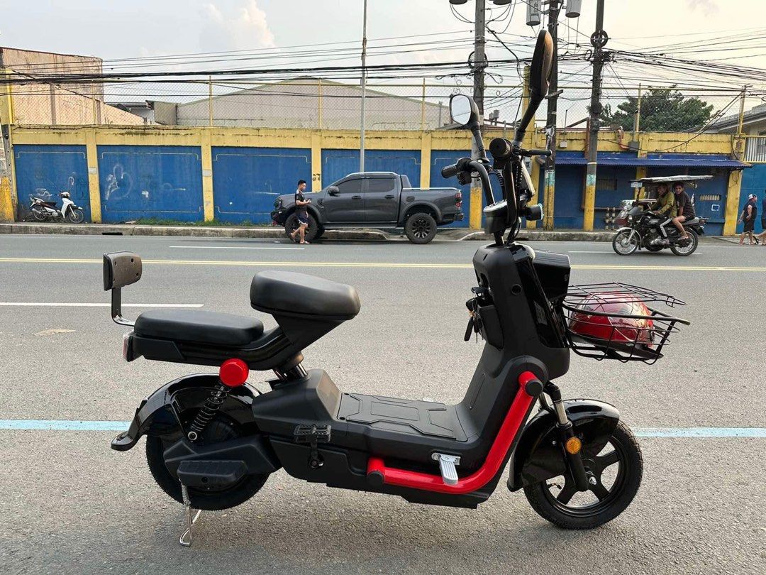 LISBON SUPER 125 2wheels E-BIKE (Category: Bicycles) located in Marikina City. Submitted by keionlines85428 (Listing ID 1334018806, Image 3). Description: RESTOCKED😎🥰 ⭐️ LISBON SUPER 125 2wheels E-BIKE 😱48v20ah ORIGINAL TIANNENG BATTERY😱 ‼️₱14,500 🆓FREE HELMET 🆓FREE SIDE MIRROR 🆓WITH CERTIFICATE OF Ownership SPECS: 👇👇 ✔️Digital Wide Gauge ✔️Big head light ✔️Keyless ✔️W/ Anti thef alarm ✔️With pedal ✔️With signal light front & rear ✔️Whee