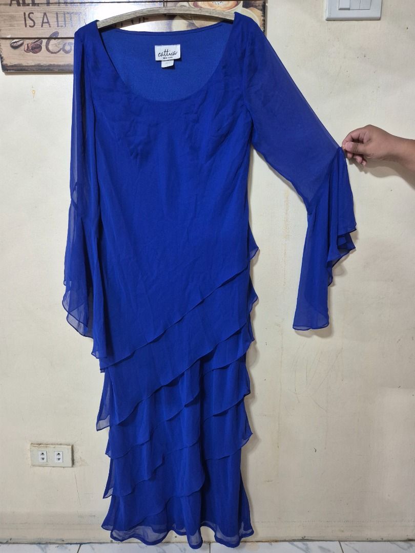 Long Gown (Category: Dresses) located in Quezon City. Submitted by jamcreates (Listing ID 1334120888, Image 2). Description: Navy Blue Belll sleeve - 800 (L bust 38-40) for wedding or special occassions Price slightly negotiable + sf.