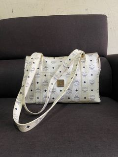 (Category: ) located in . Submitted by hh_preloved_collection (Listing ID 1334183670, Image 1). Description: .
