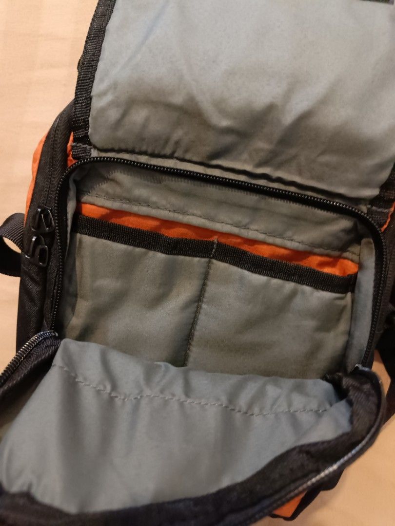 National Geographic Sling bag (Category: Sling Bags) located in Bulacan. Submitted by starterpackoo (Listing ID 1334149280, Image 3). Description: BOUGHT - AUGUST 8 2024 🏷️ 849 Only 🎒 Orig Nat Geo Bag 👌 excellent condition multiple pockets Medium size 🚸 No meet ups 📦 Delivery via J&T or LBC 💳 Payment first via Gcash.
