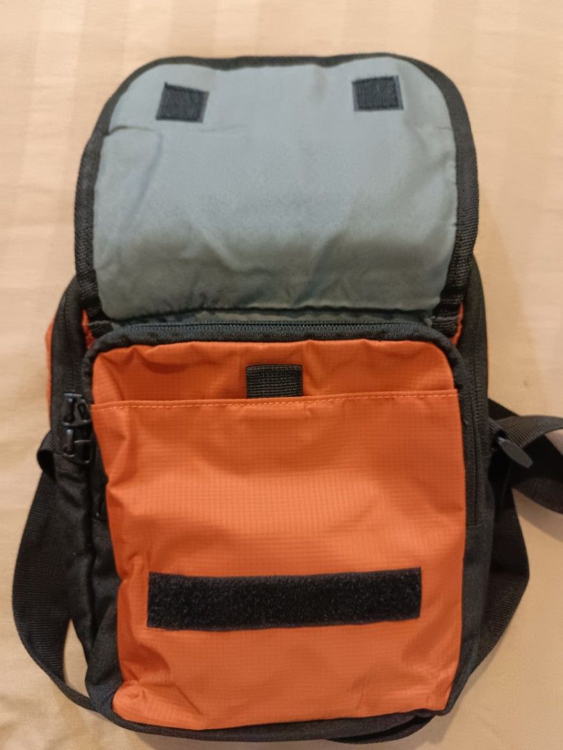 National Geographic Sling bag (Category: Sling Bags) located in Bulacan. Submitted by starterpackoo (Listing ID 1334149280, Image 2). Description: BOUGHT - AUGUST 8 2024 🏷️ 849 Only 🎒 Orig Nat Geo Bag 👌 excellent condition multiple pockets Medium size 🚸 No meet ups 📦 Delivery via J&T or LBC 💳 Payment first via Gcash.