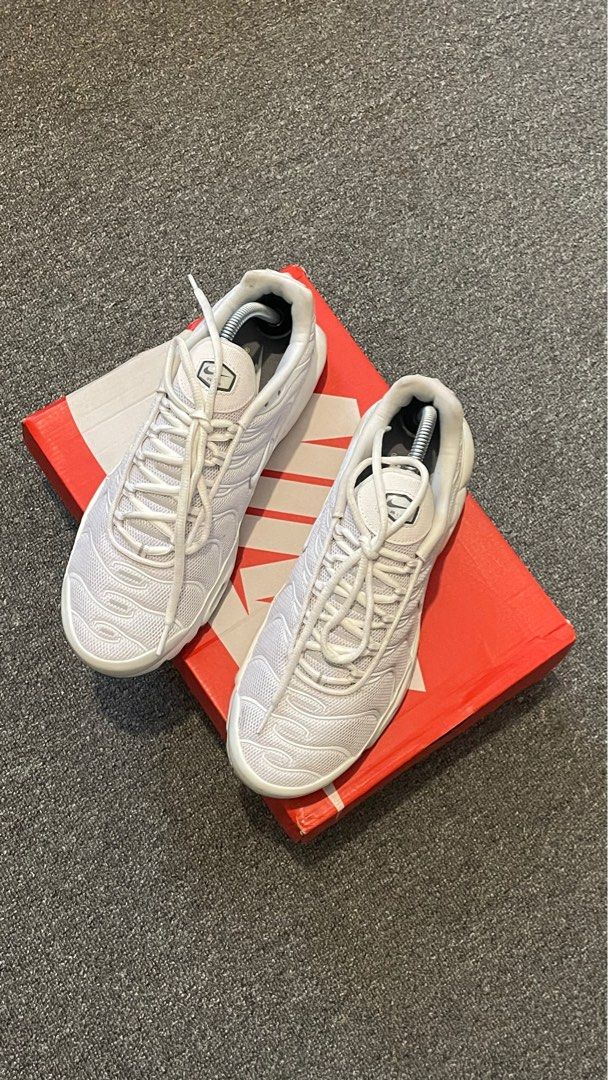 Nike Air Max Plus Full White, Fesyen Pria, Sepatu Sneakers di