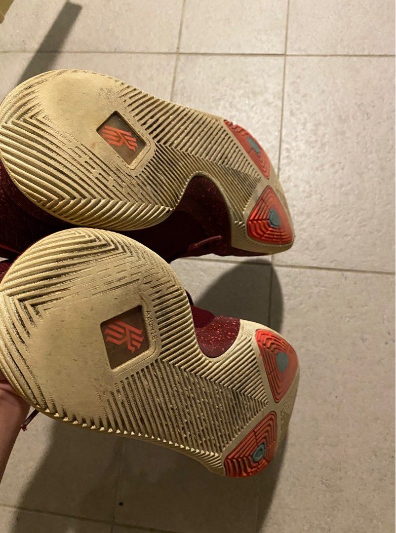 Nike kyrie 3 team red top