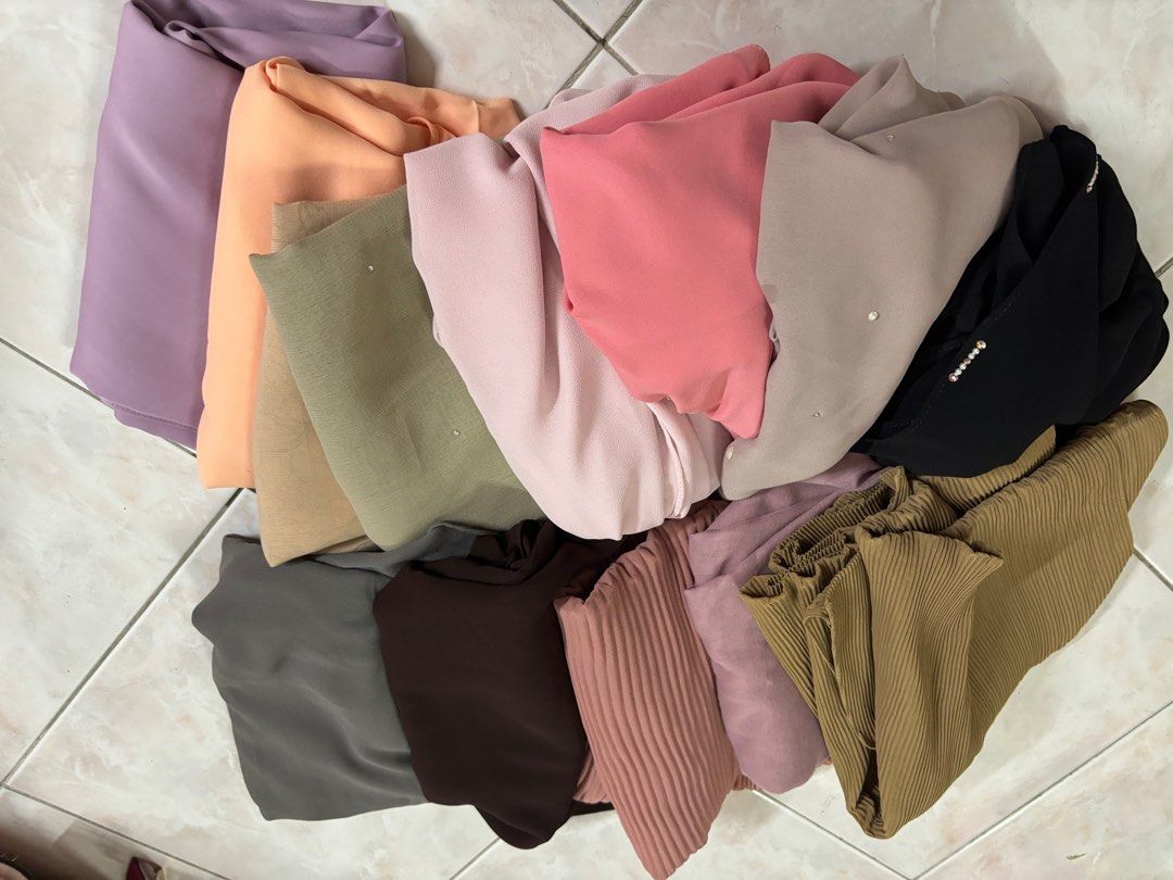 pleated shawl naelofar