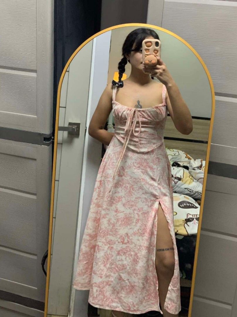 Pink floral dress (Category: Dresses) located in San Mateo. Submitted by abbyngottyyy (Listing ID 1334163475, Image 3). Description: .