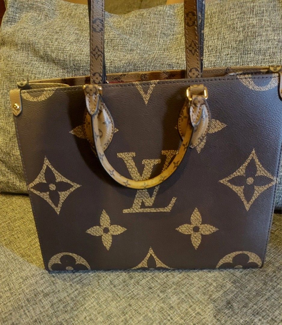 Pre-loved L V otg (Category: Luxury Bags & Wallets) located in Bulacan. Submitted by shoppevie_mkg (Listing ID 1334024695, Image 1). Description: japan pre loved L V otg mm size inclusion: box, dustbag & card no flaws, minimal sign of usage only. RFS: decluttering.