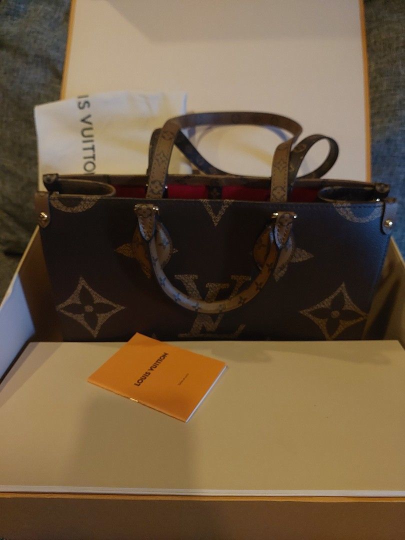 Pre-loved L V otg (Category: Luxury Bags & Wallets) located in Bulacan. Submitted by shoppevie_mkg (Listing ID 1334024695, Image 2). Description: japan pre loved L V otg mm size inclusion: box, dustbag & card no flaws, minimal sign of usage only. RFS: decluttering.