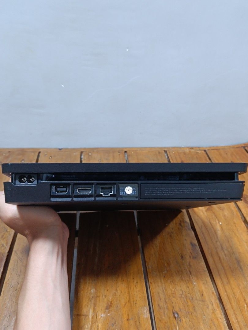 PS4 SLIM 500GB W/ 2 ORIG DS4 V2 CONTROLLERS AND 3 GAMES , Video Gaming