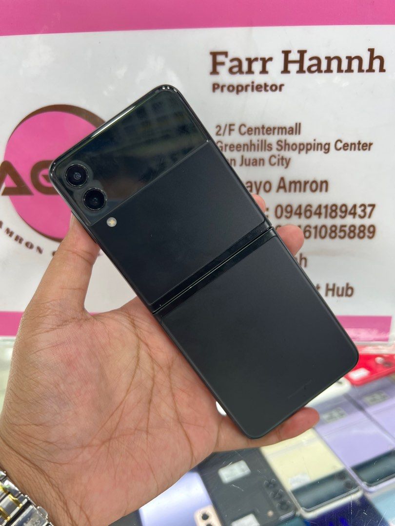 SAMSUNG Z FLIP 3 5G (Category: Samsung) located in Manila. Submitted by farhanadau39938 (Listing ID 1334127422, Image 2). Description: SAMSUNG Z FLIP 3 5G •STORAGE:256GB •MEMORY:8RAM •BATTERY CAPACITY: 3300 mAh •NO REPAIR HISTORY •NOT REFURBISHED •FREE TREUTOOLS •UNLI RESET •OPENLINE/ANYSIM NOTE: honest issue kita po sa picture! Kaya mura po dahil sa scratch lang po sa LCD at mga dent po sa phone it’s normal for 2nd hand binilugan kuna po ung scr