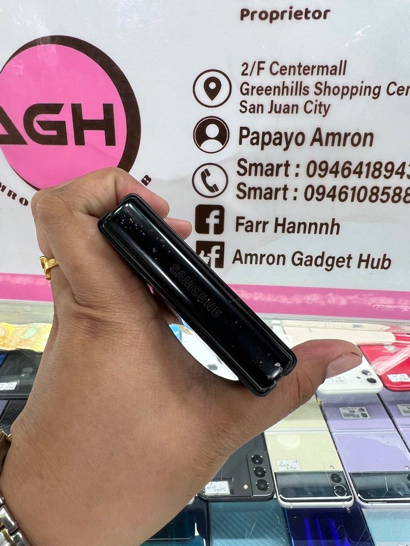 SAMSUNG Z FLIP 3 5G (Category: Samsung) located in Manila. Submitted by farhanadau39938 (Listing ID 1334127422, Image 1). Description: SAMSUNG Z FLIP 3 5G •STORAGE:256GB •MEMORY:8RAM •BATTERY CAPACITY: 3300 mAh •NO REPAIR HISTORY •NOT REFURBISHED •FREE TREUTOOLS •UNLI RESET •OPENLINE/ANYSIM NOTE: honest issue kita po sa picture! Kaya mura po dahil sa scratch lang po sa LCD at mga dent po sa phone it’s normal for 2nd hand binilugan kuna po ung scr