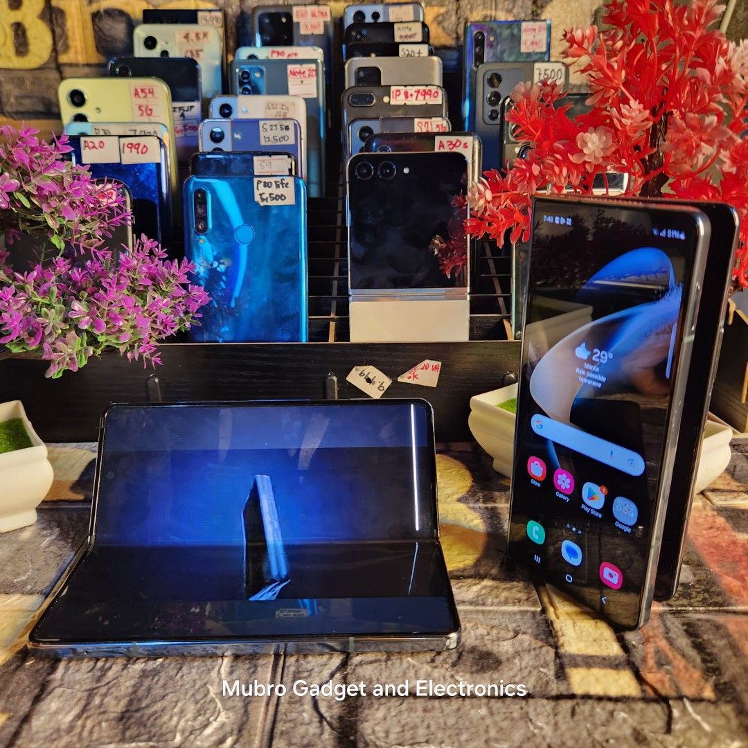 SAMSUNG Z FOLD 4 (Category: Samsung) located in Quezon City. Submitted by mubrogadgets (Listing ID 1334125919, Image 1). Description: ➡️NEW UNIT NATIN MGA KA MUBRO GADGET!!! BAGSAK PRESYO NATIN TO, REKTA DM NA AGAD KAYO MGA KA MUBRO GADGET. SAMSUNG Z FOLD 4 🤩 17,500 ❌️ 17,000 ✅️ (DOT ISSUE) 17,500 ❌️ 16,500 ✅️ (DOT/LINE ISSUE) BIG DISCOUNT MGA KA MUBRO 🤯🤯🤯 The Samsung Galaxy Z Fold 4 is is the successor of the Galaxy Z Fold 3 and it comes wit