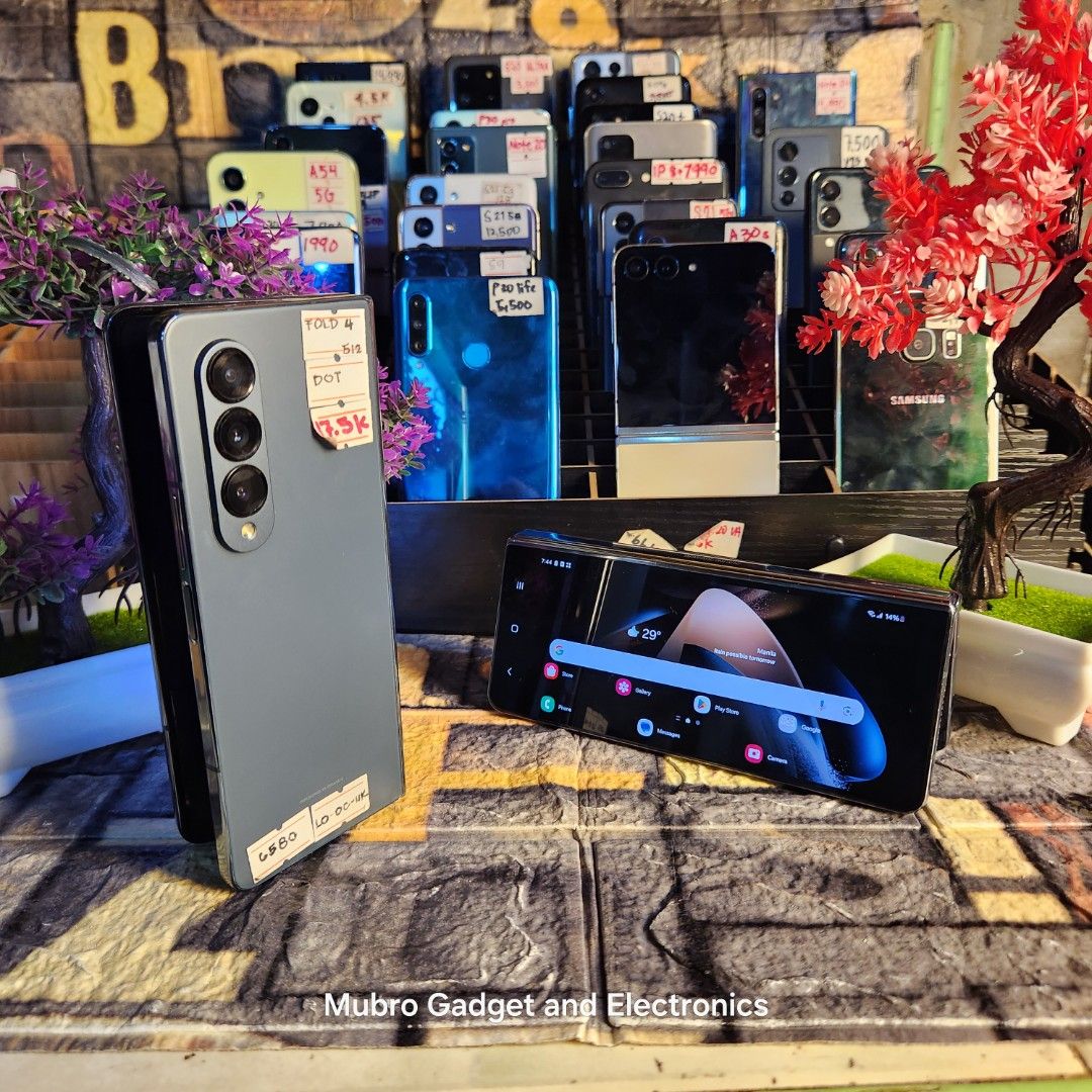 SAMSUNG Z FOLD 4 (Category: Samsung) located in Quezon City. Submitted by mubrogadgets (Listing ID 1334125919, Image 2). Description: ➡️NEW UNIT NATIN MGA KA MUBRO GADGET!!! BAGSAK PRESYO NATIN TO, REKTA DM NA AGAD KAYO MGA KA MUBRO GADGET. SAMSUNG Z FOLD 4 🤩 17,500 ❌️ 17,000 ✅️ (DOT ISSUE) 17,500 ❌️ 16,500 ✅️ (DOT/LINE ISSUE) BIG DISCOUNT MGA KA MUBRO 🤯🤯🤯 The Samsung Galaxy Z Fold 4 is is the successor of the Galaxy Z Fold 3 and it comes wit