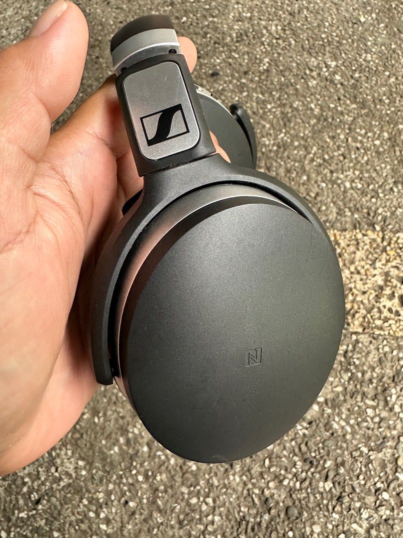 SENNHEISER WIRELESS NOISE CANCELLING HEADPHONE (Category: Headphones & Headsets) located in Santa Maria. Submitted by angeljune07 (Listing ID 1334149279, Image 2). Description: SENNHEISER WIRELESS NOISE CANCELLING HEADPHONE Model: HD 4.50 Used and working in good condition All buttons working Built in microphone working Headphone with replacement usb charging cable only Can test upon meet up Available for shipping c/o buyer NO COD, payment first 