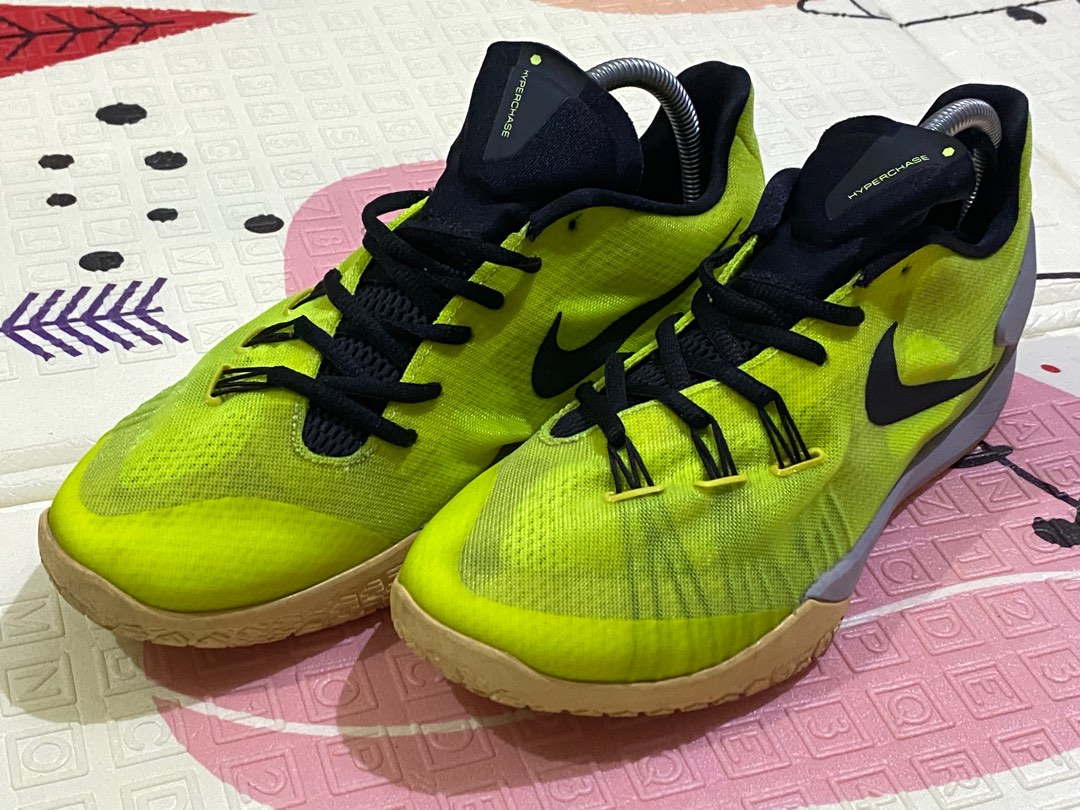 Sepatu Nike Hyperchase Volt