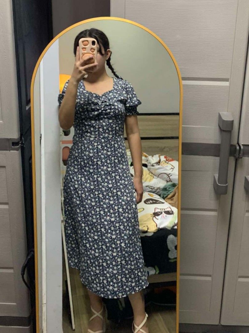 Shein floral dress (Category: Dresses) located in San Mateo. Submitted by abbyngottyyy (Listing ID 1334162820, Image 1). Description: Hindi ko nagamit but this is so pretty! flowy, S-M, with zipper sa likod.