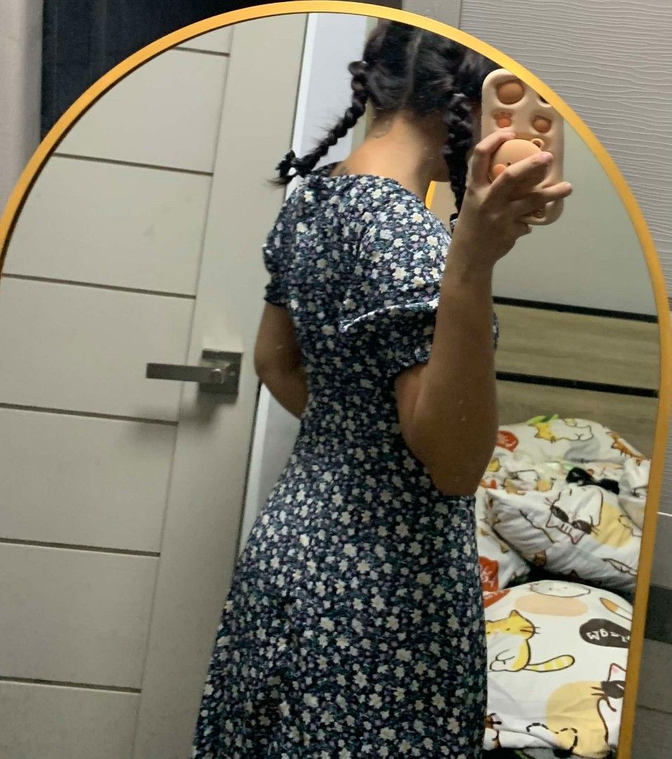Shein floral dress (Category: Dresses) located in San Mateo. Submitted by abbyngottyyy (Listing ID 1334162820, Image 3). Description: Hindi ko nagamit but this is so pretty! flowy, S-M, with zipper sa likod.