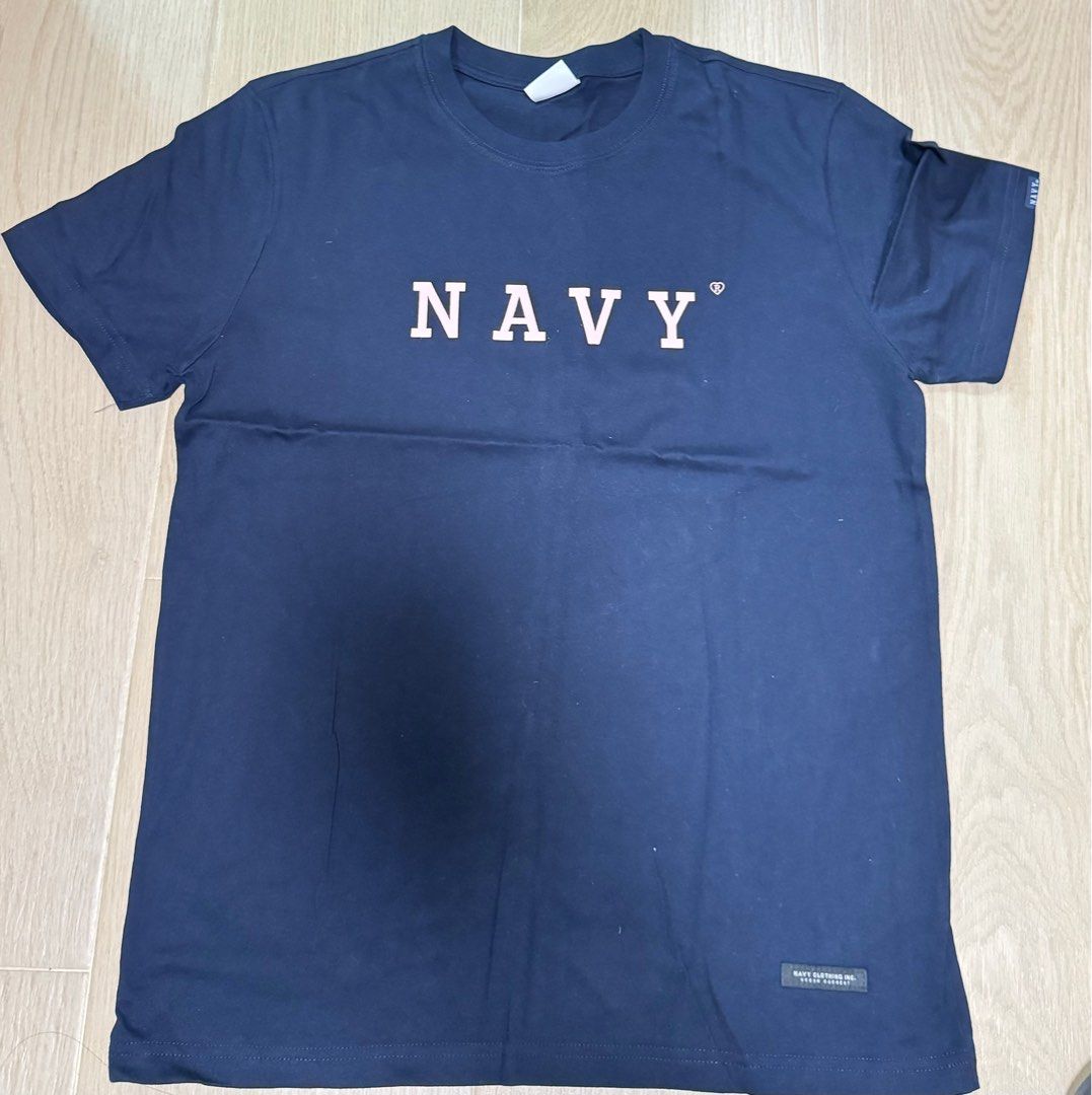 Tee （分類：T-shirt、恤衫、有領衫）位於 Hong Kong。 由 calmbird.83130e 提交（商品編號 1334126355，圖片 3）。簡介： 30x1。